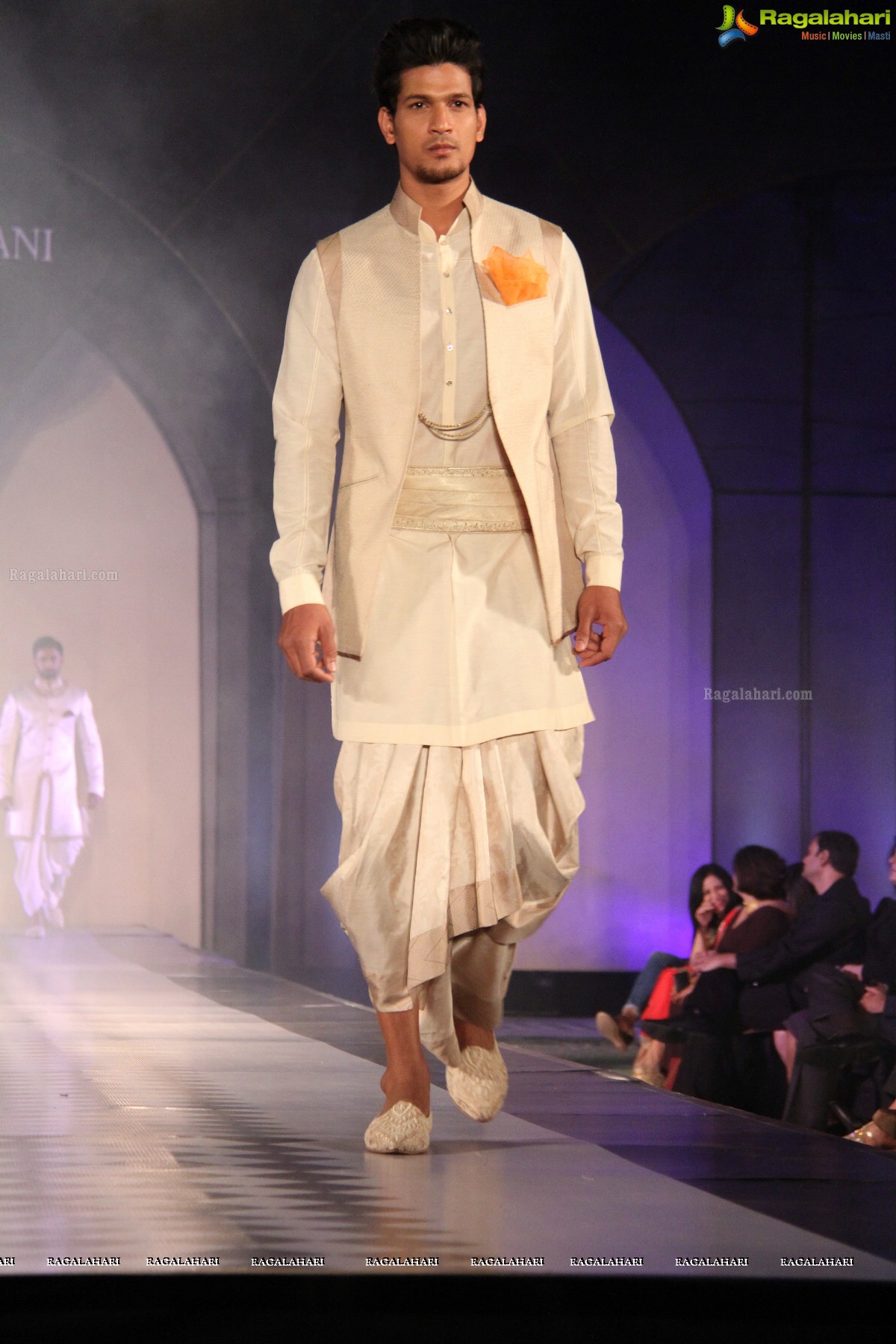 Tarun Tahiliani's Specially Curated Fashion Show 2015