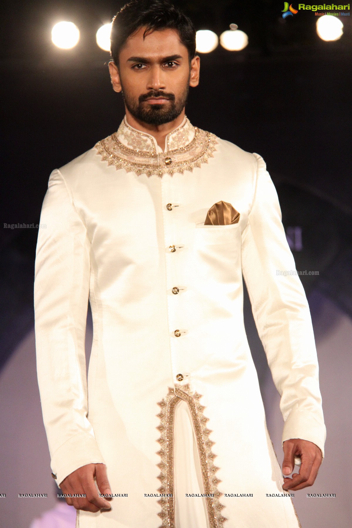 Tarun Tahiliani's Specially Curated Fashion Show 2015