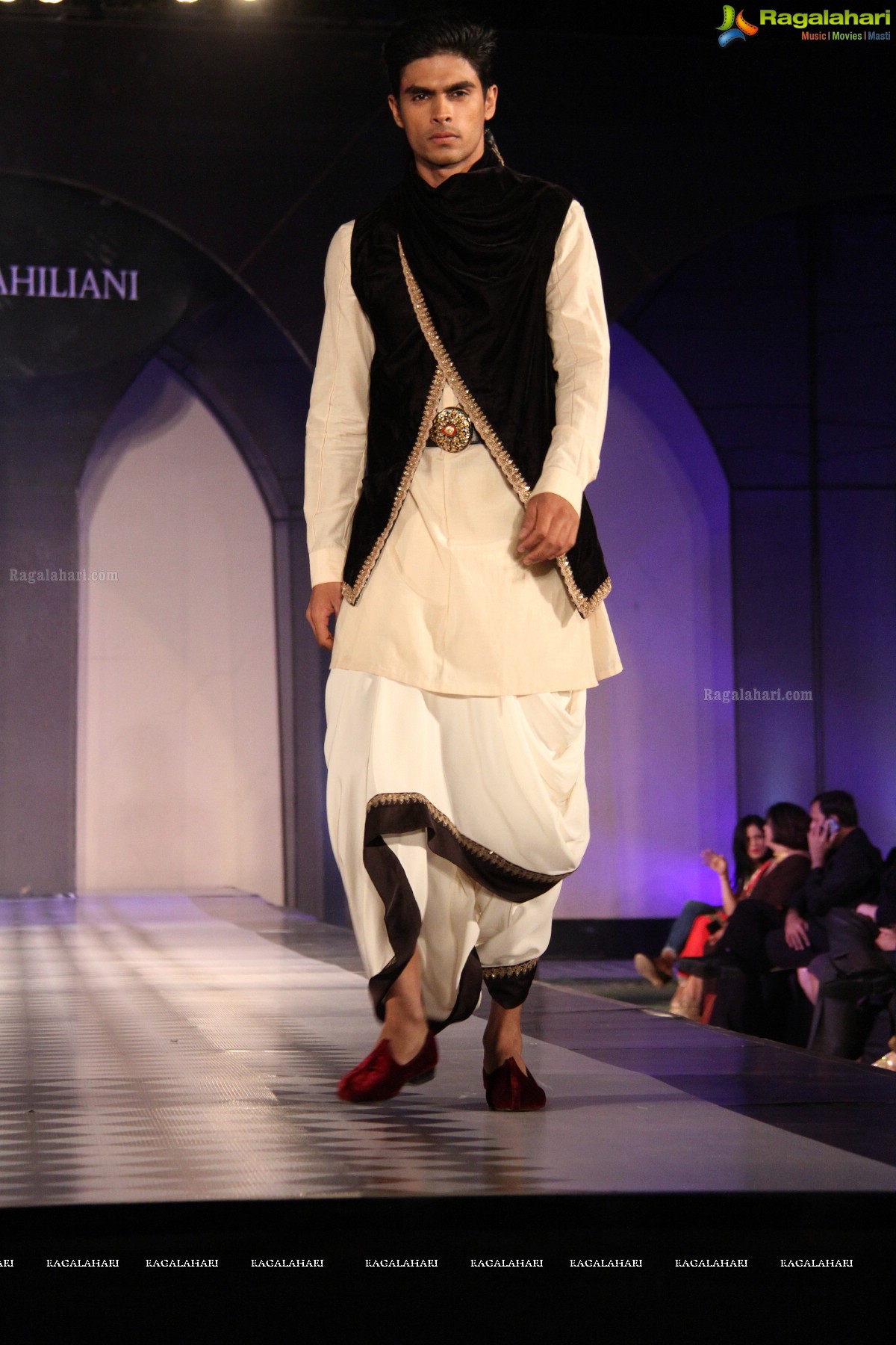 Tarun Tahiliani's Specially Curated Fashion Show 2015