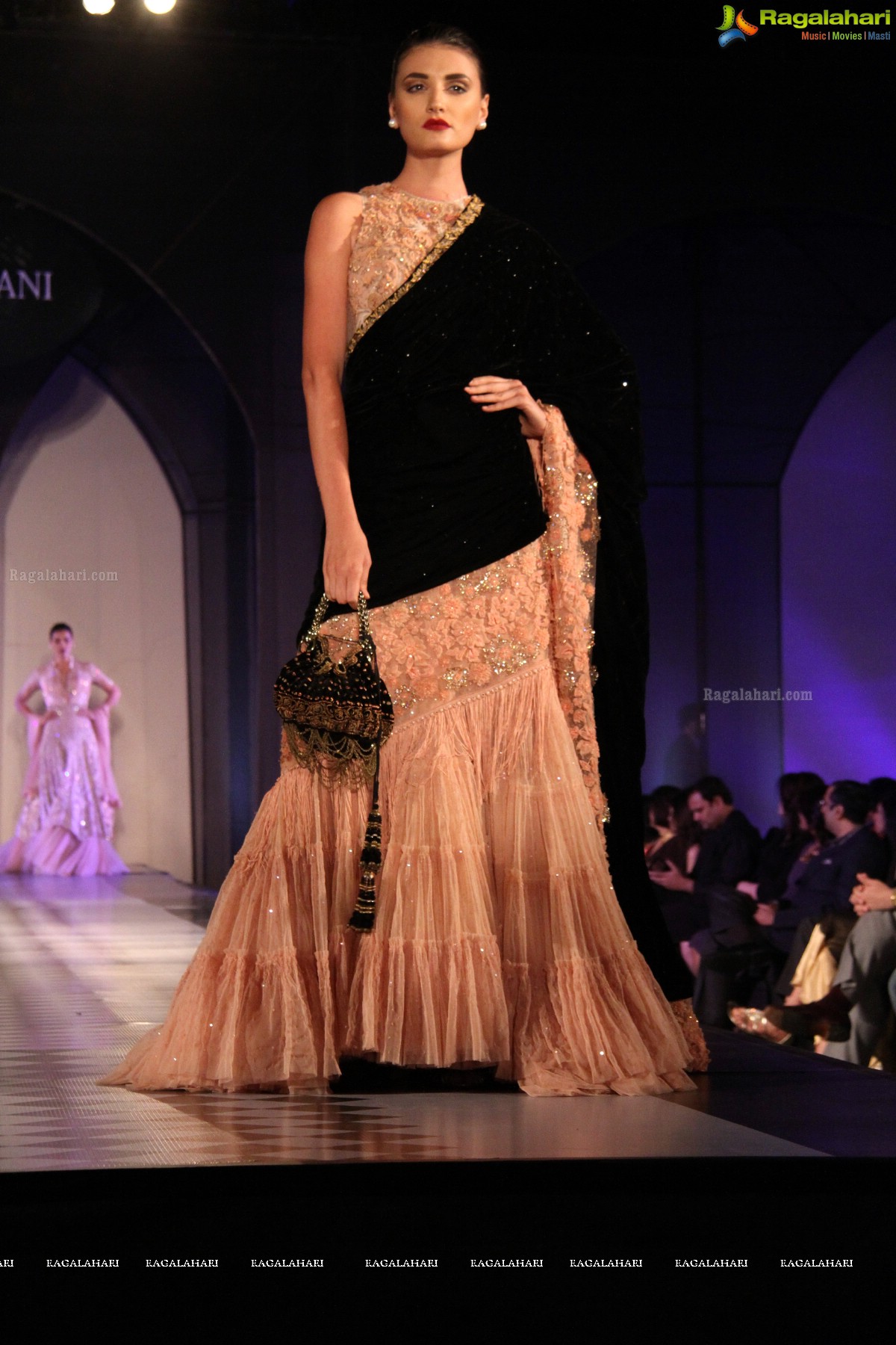 Tarun Tahiliani's Specially Curated Fashion Show 2015