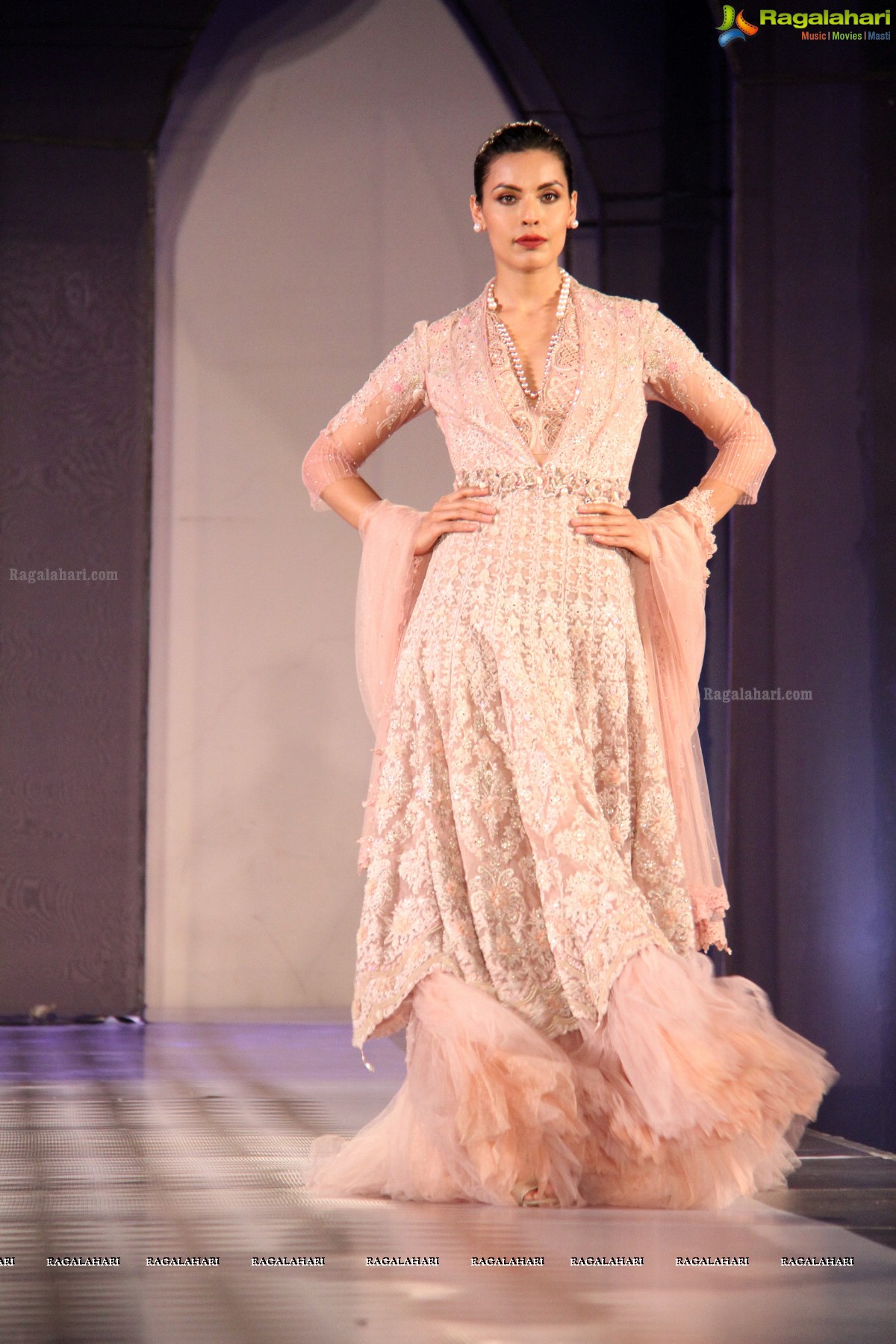 Tarun Tahiliani's Specially Curated Fashion Show 2015