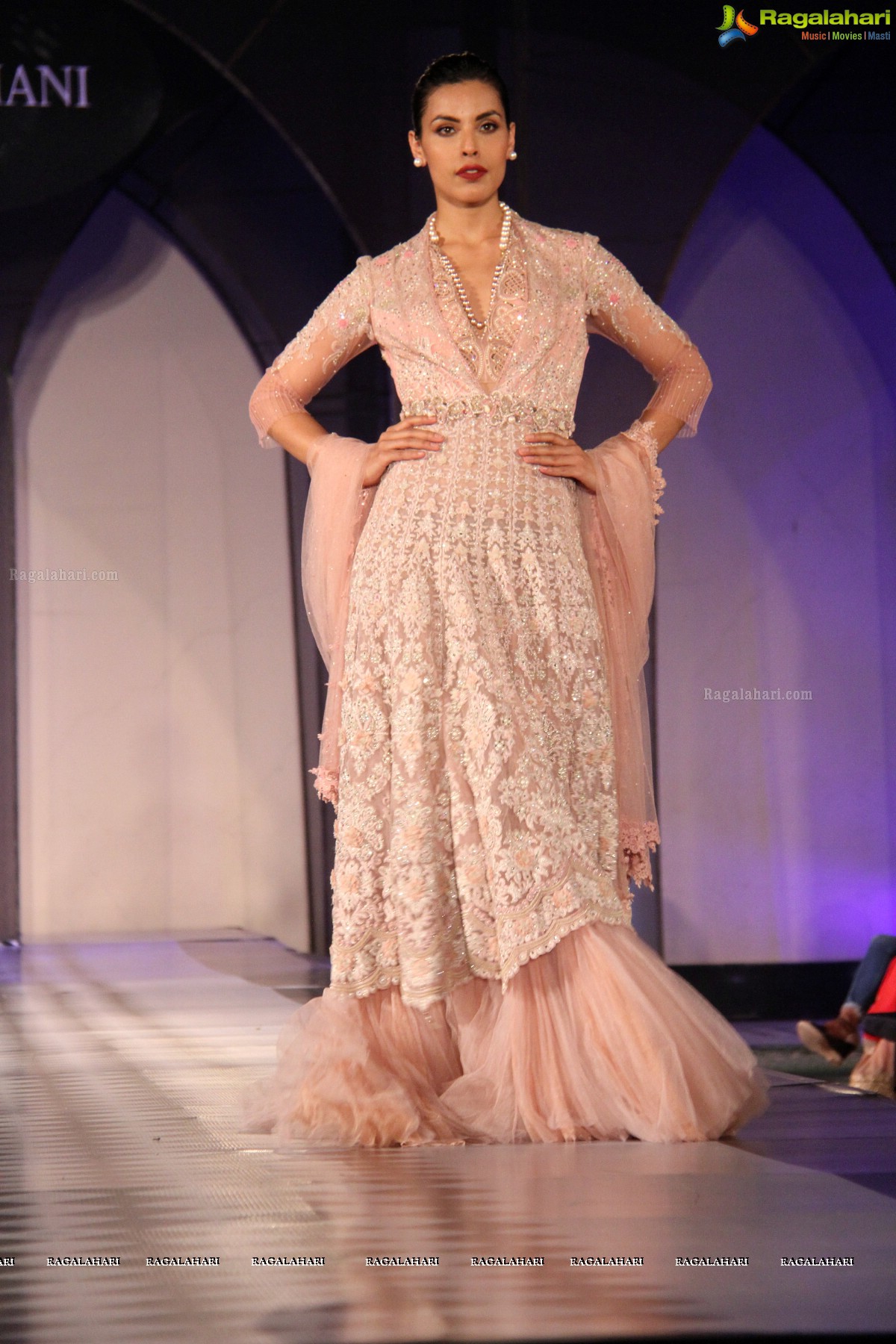 Tarun Tahiliani's Specially Curated Fashion Show 2015