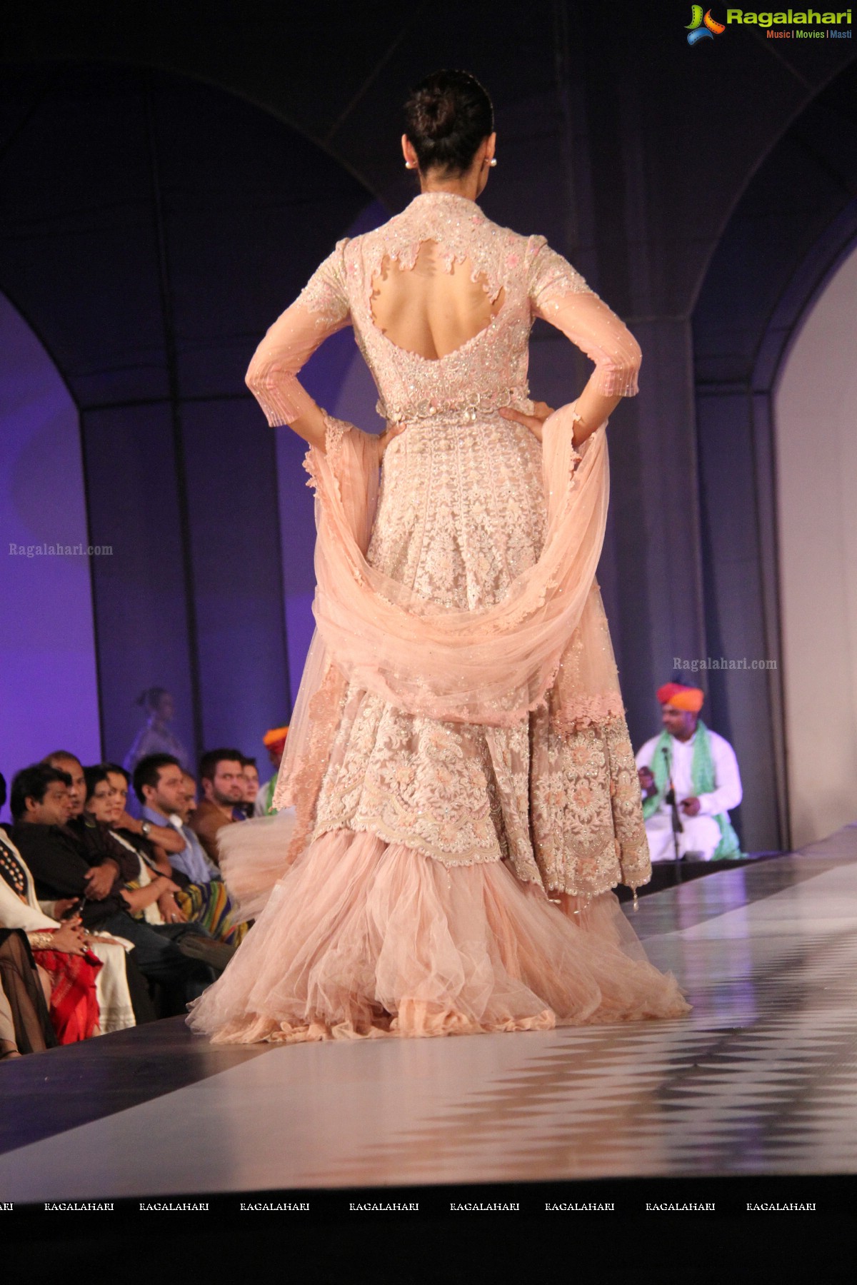 Tarun Tahiliani's Specially Curated Fashion Show 2015