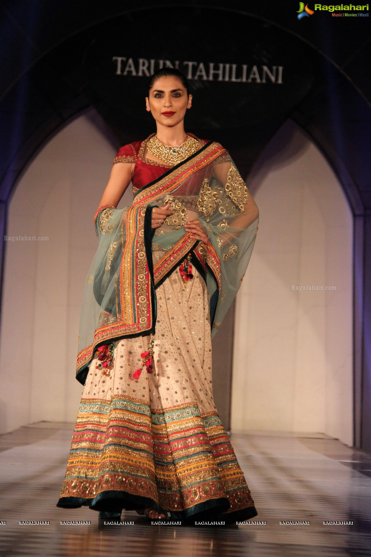 Tarun Tahiliani's Specially Curated Fashion Show 2015