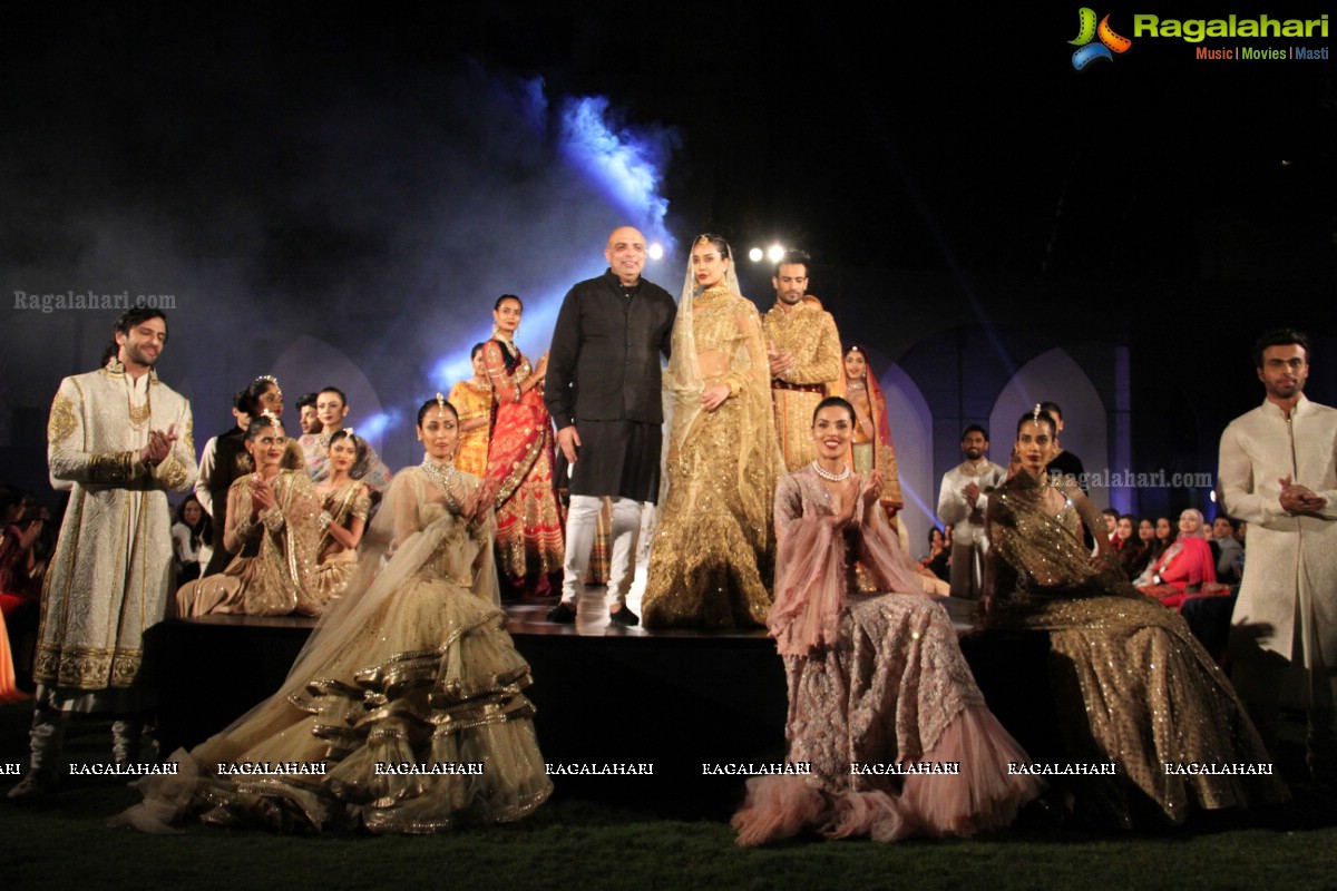 Tarun Tahiliani's Specially Curated Fashion Show 2015