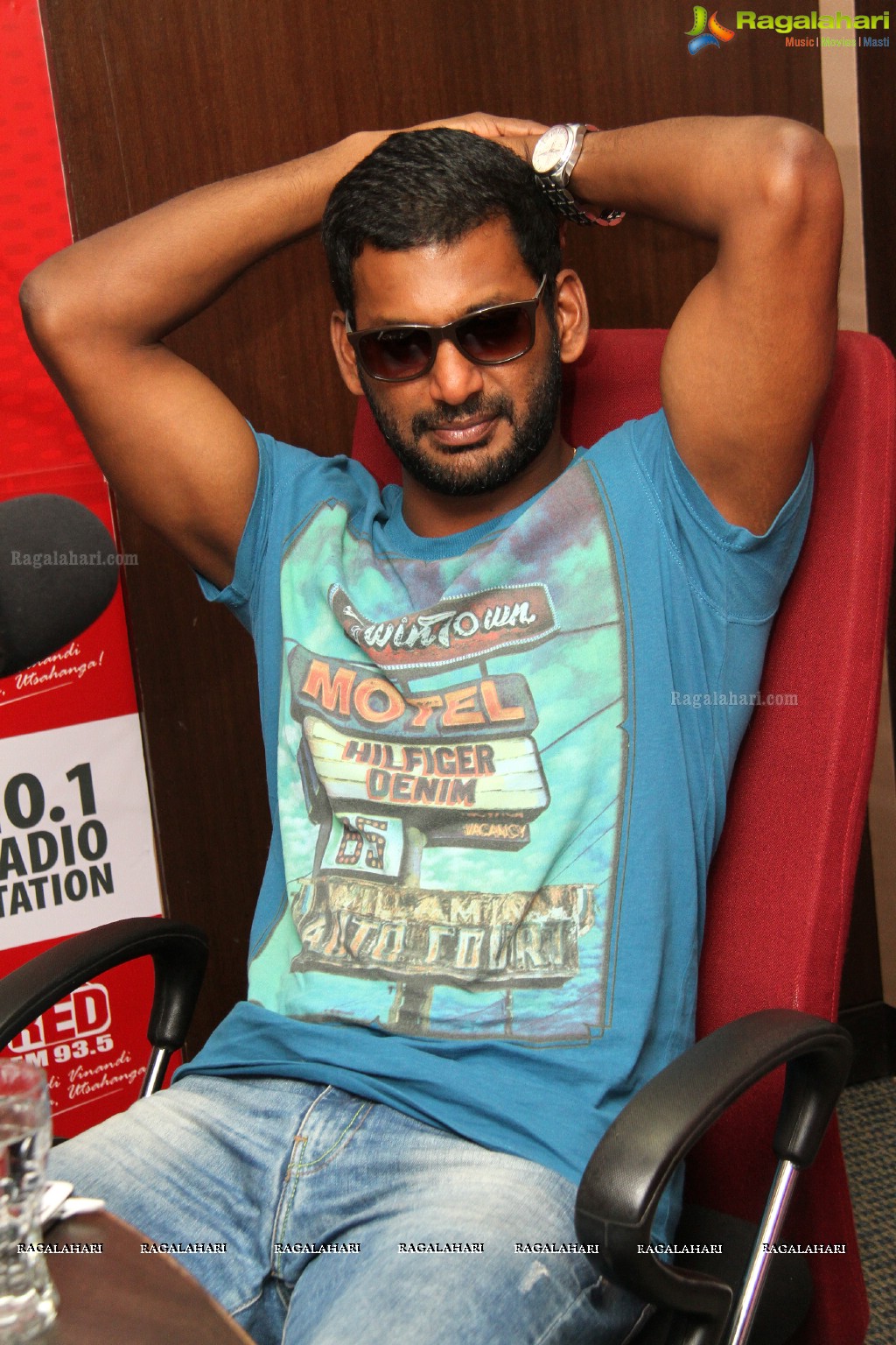 Vishal at 93.5 Red FM