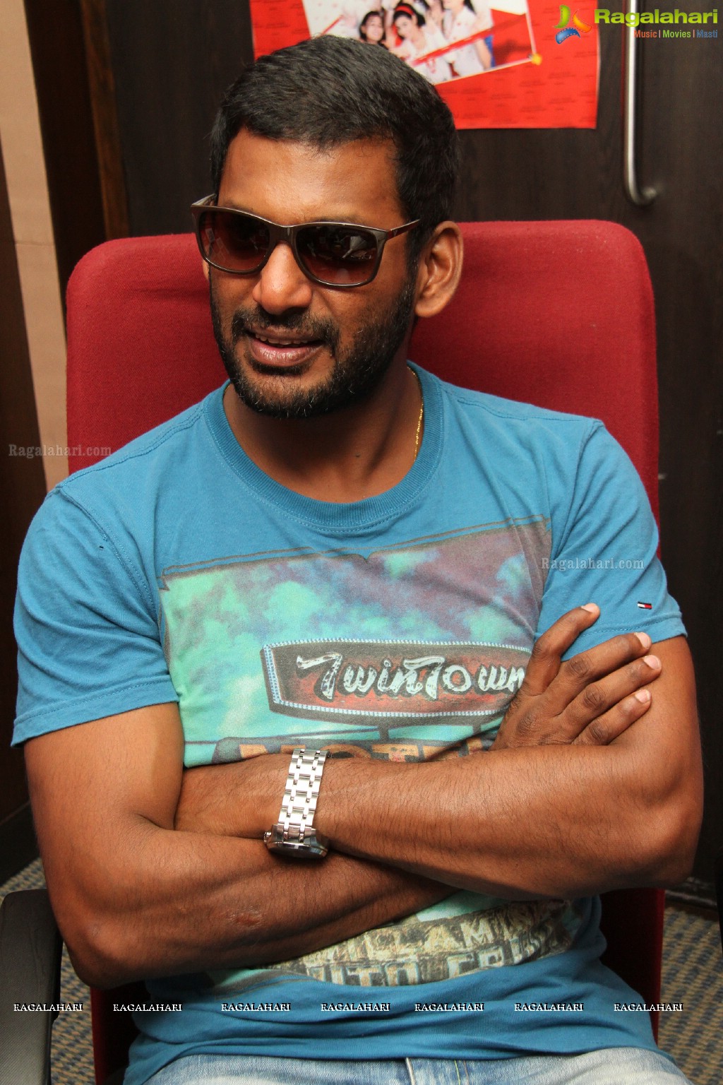 Vishal at 93.5 Red FM