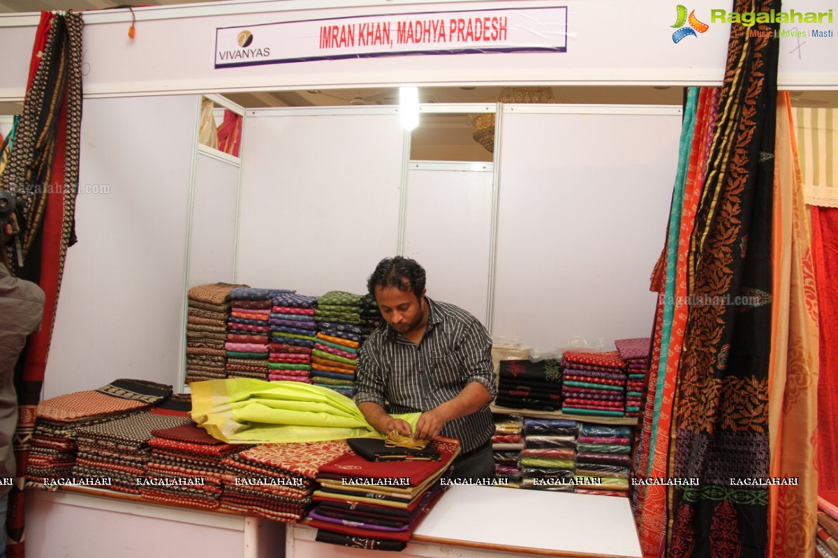 Priya Anduluri launches Vivanyas Handloom Silks & Cotton Expo (Jan. 2015)