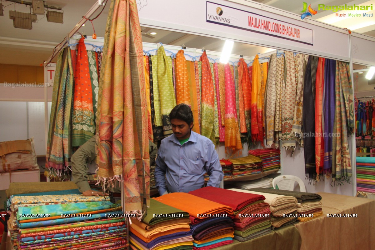 Priya Anduluri launches Vivanyas Handloom Silks & Cotton Expo (Jan. 2015)