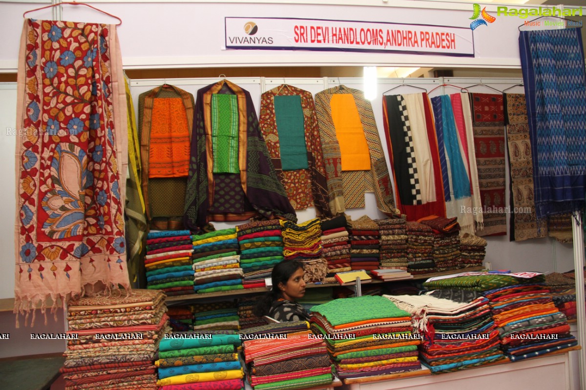 Priya Anduluri launches Vivanyas Handloom Silks & Cotton Expo (Jan. 2015)