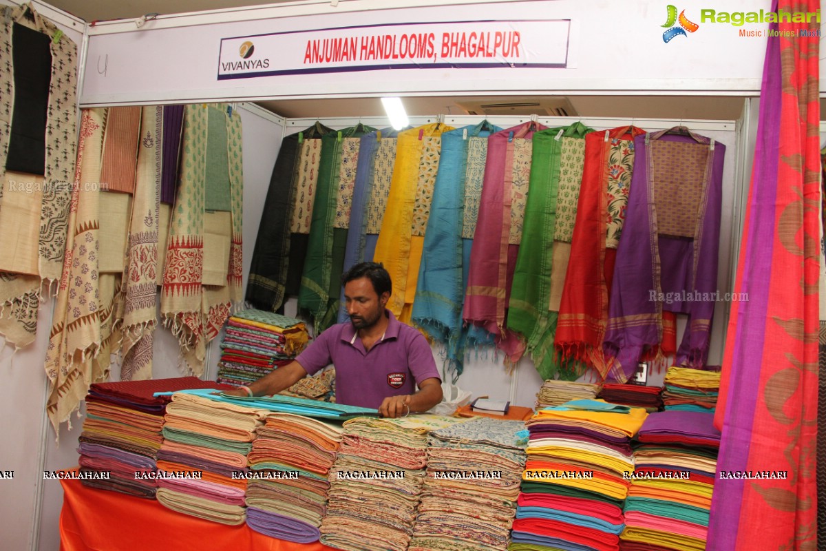 Priya Anduluri launches Vivanyas Handloom Silks & Cotton Expo (Jan. 2015)