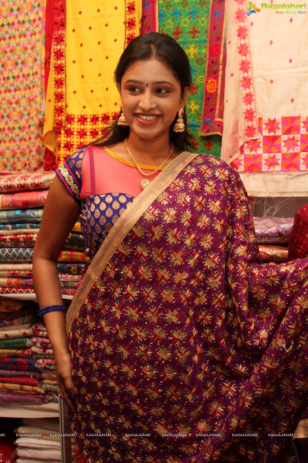 Priya Anduluri launches Vivanyas Handloom Silks & Cotton Expo (Jan. 2015)