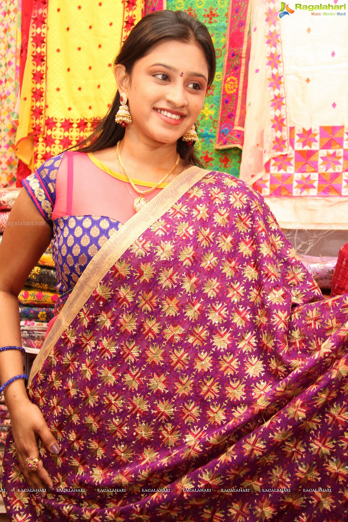 Priya Anduluri launches Vivanyas Handloom Silks & Cotton Expo (Jan. 2015)