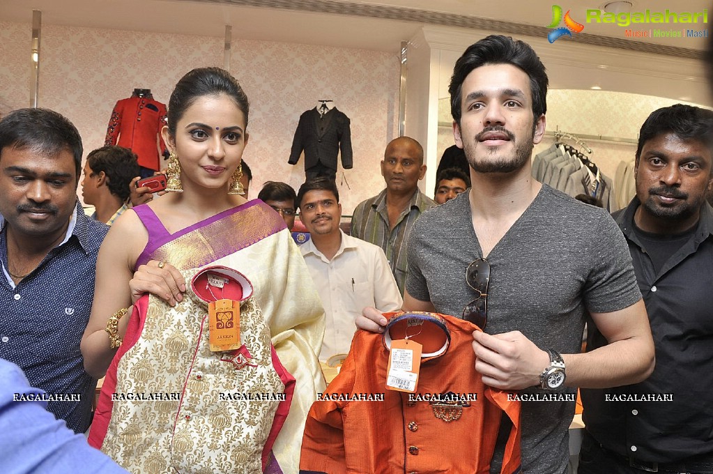 Akhil and Rakul Preet Singh launches South India Shopping Mall, Hyderabad