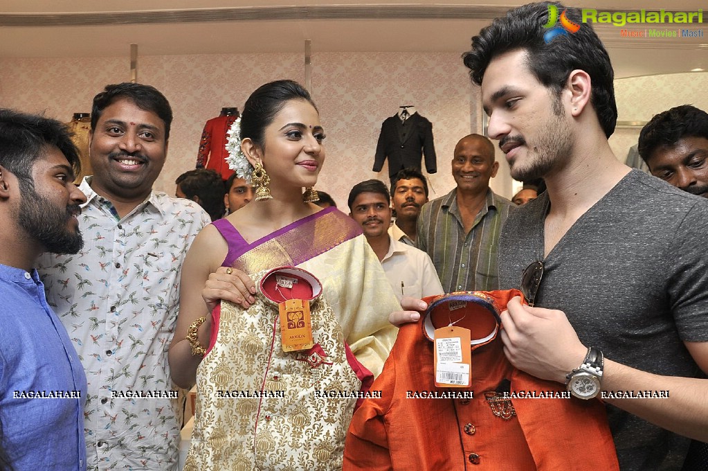 Akhil and Rakul Preet Singh launches South India Shopping Mall, Hyderabad