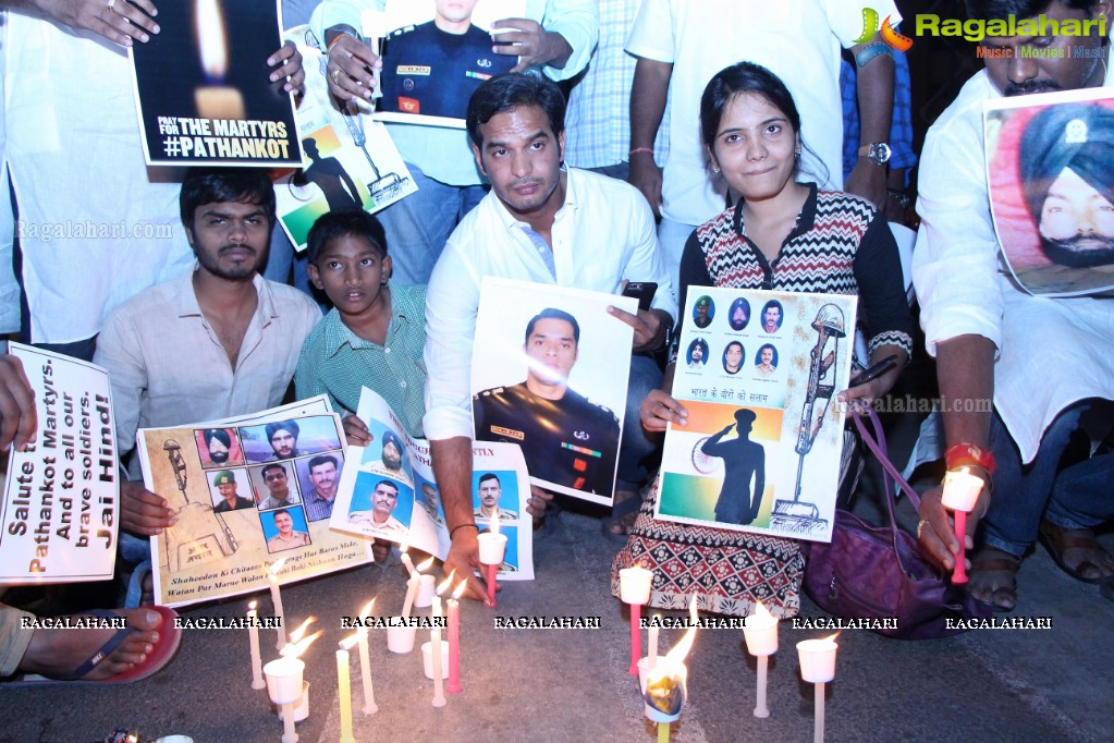 Candlelight March to Pay Tributes to Pathankot Martyrs