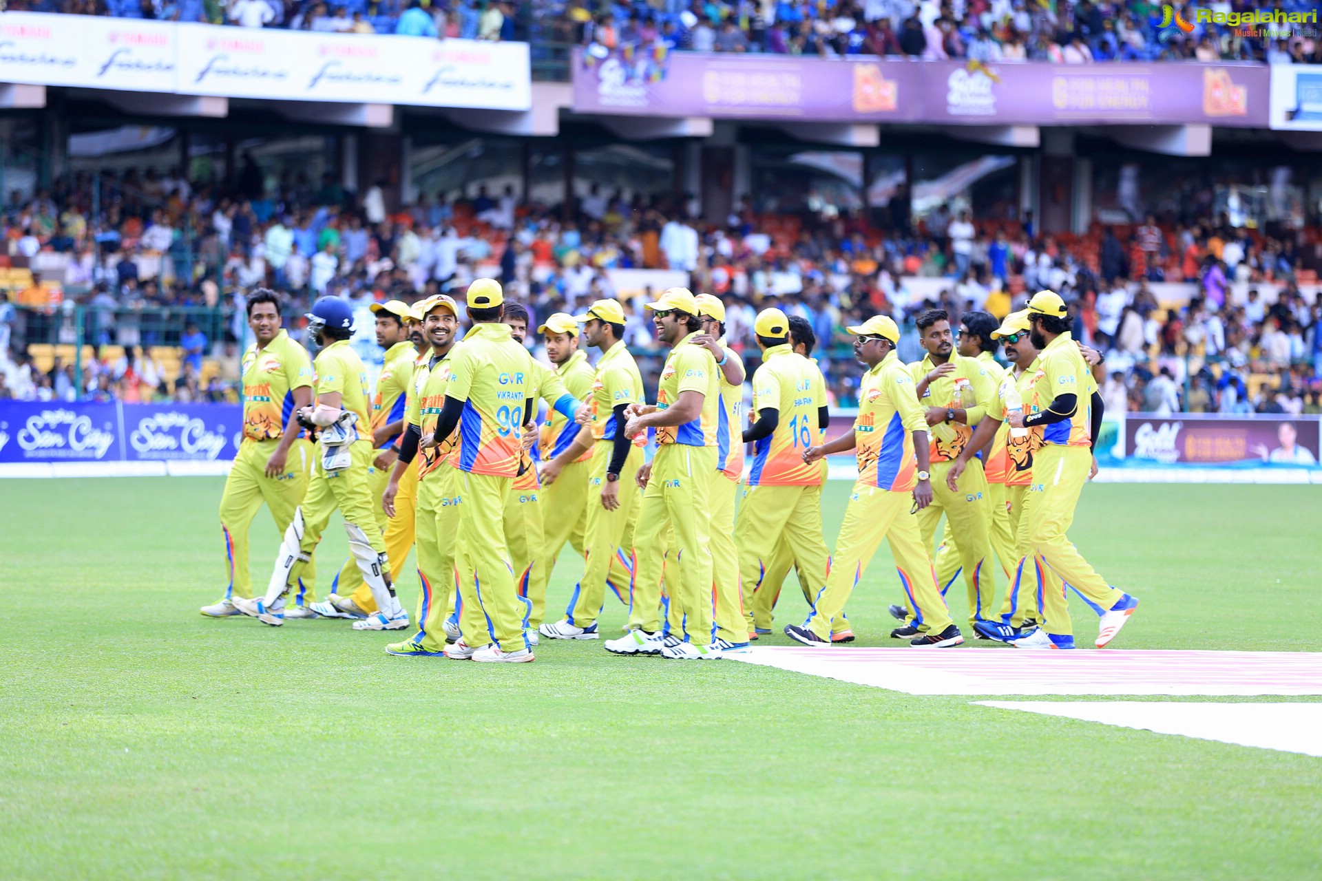 CCL 6 - Karnataka Bulldozers Vs Chennai Rhinos