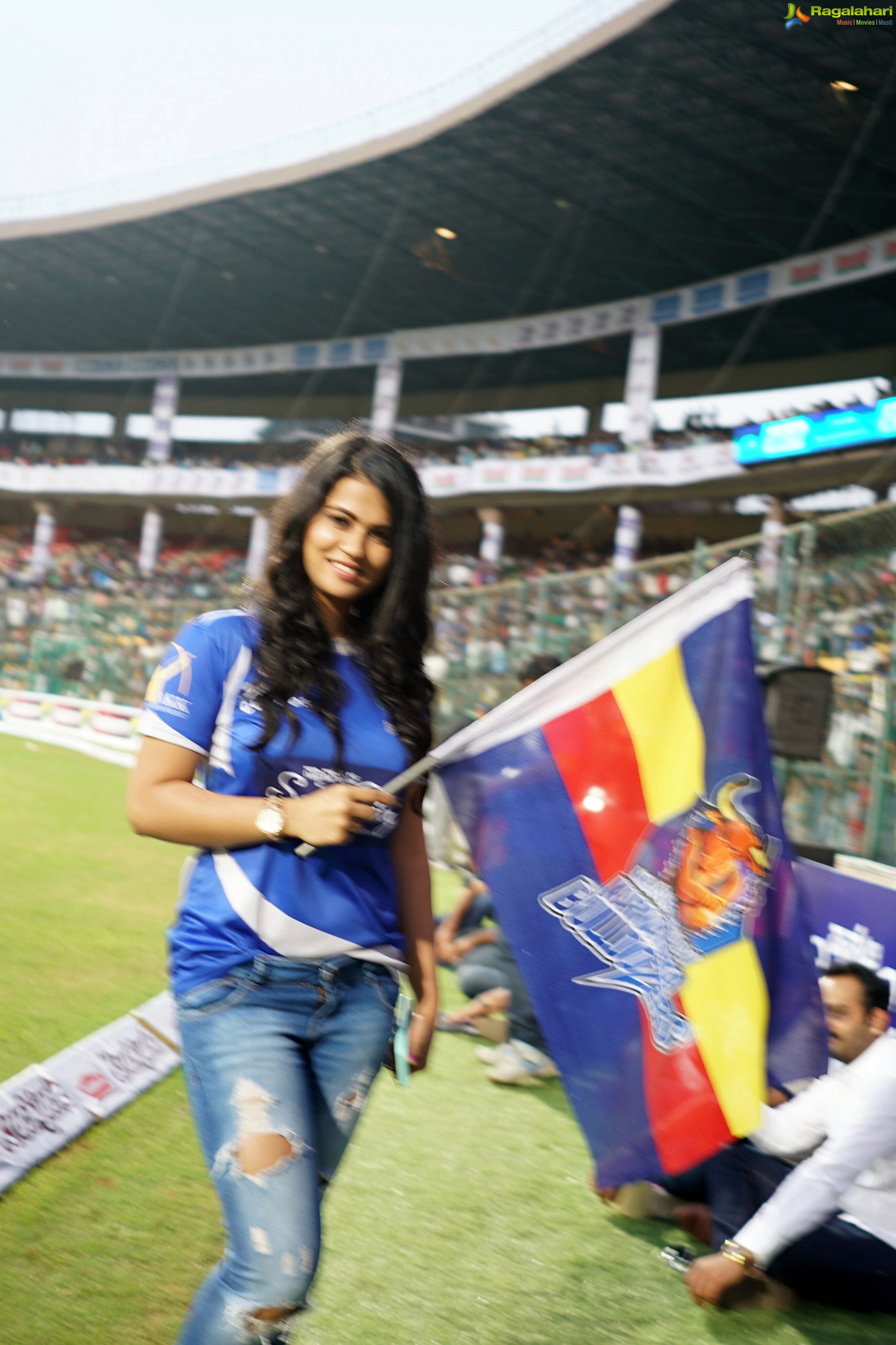 CCL 6 - Karnataka Bulldozers Vs Chennai Rhinos