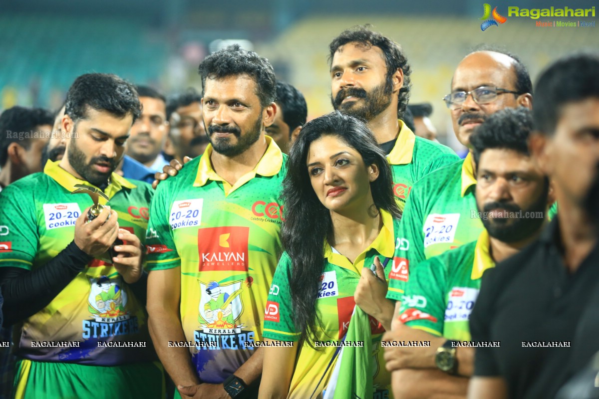 CCL 6 - Kerala Strikers Vs Karnataka Bulldozers