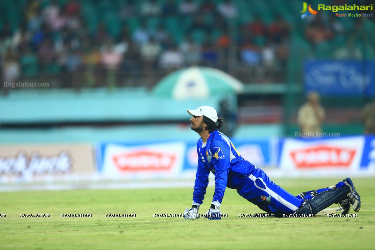 CCL 6 - Kerala Strikers Vs Karnataka Bulldozers