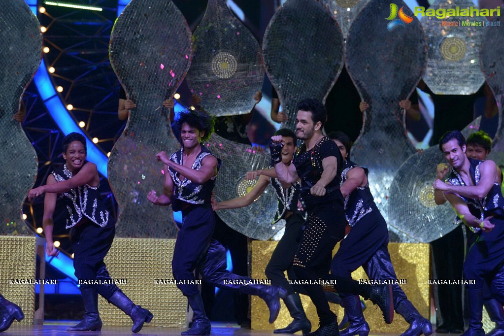 Celebs Performance at IIFA Utsavam 2016