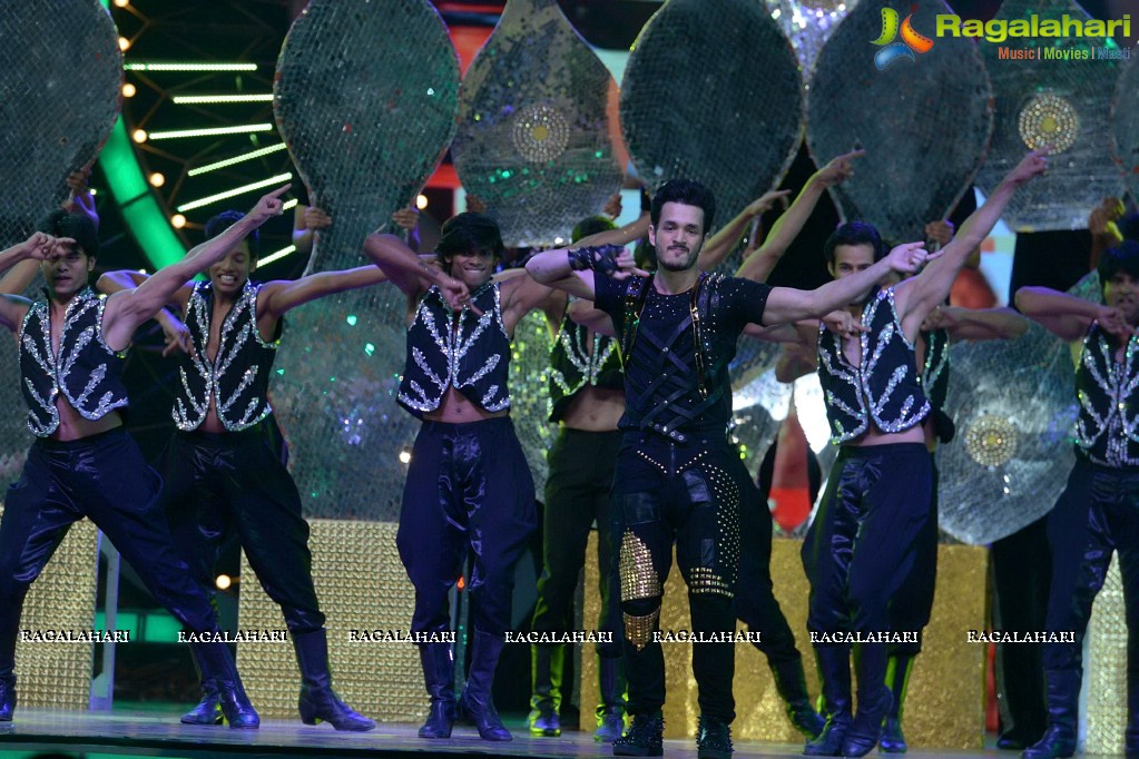 Celebs Performance at IIFA Utsavam 2016