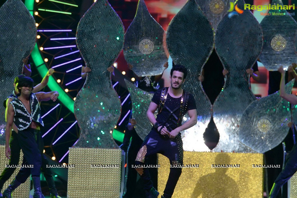 Celebs Performance at IIFA Utsavam 2016