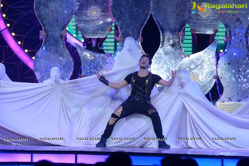 Celebs Performance at IIFA Utsavam 2016