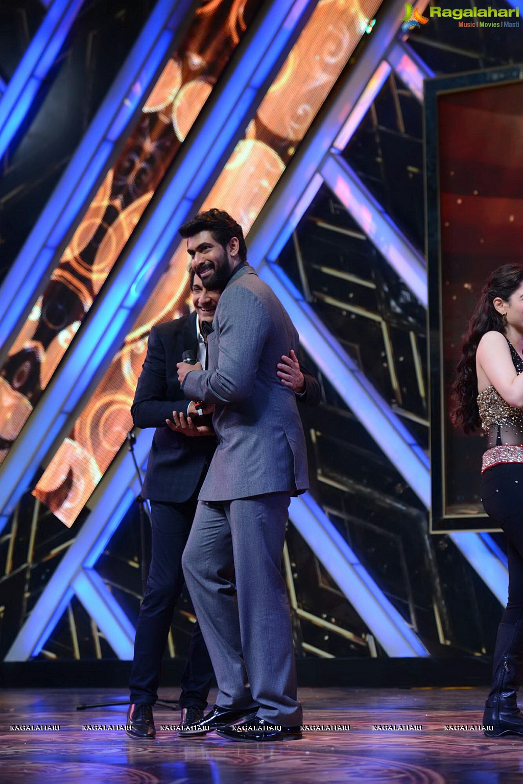 Celebs Performance at IIFA Utsavam 2016