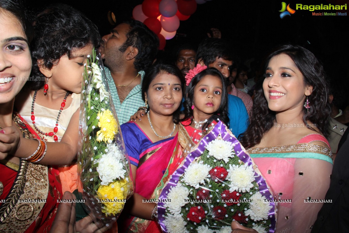 Rashmi Gautam and Aksha Pardasany launches Chervi Super Market, Hyderabad