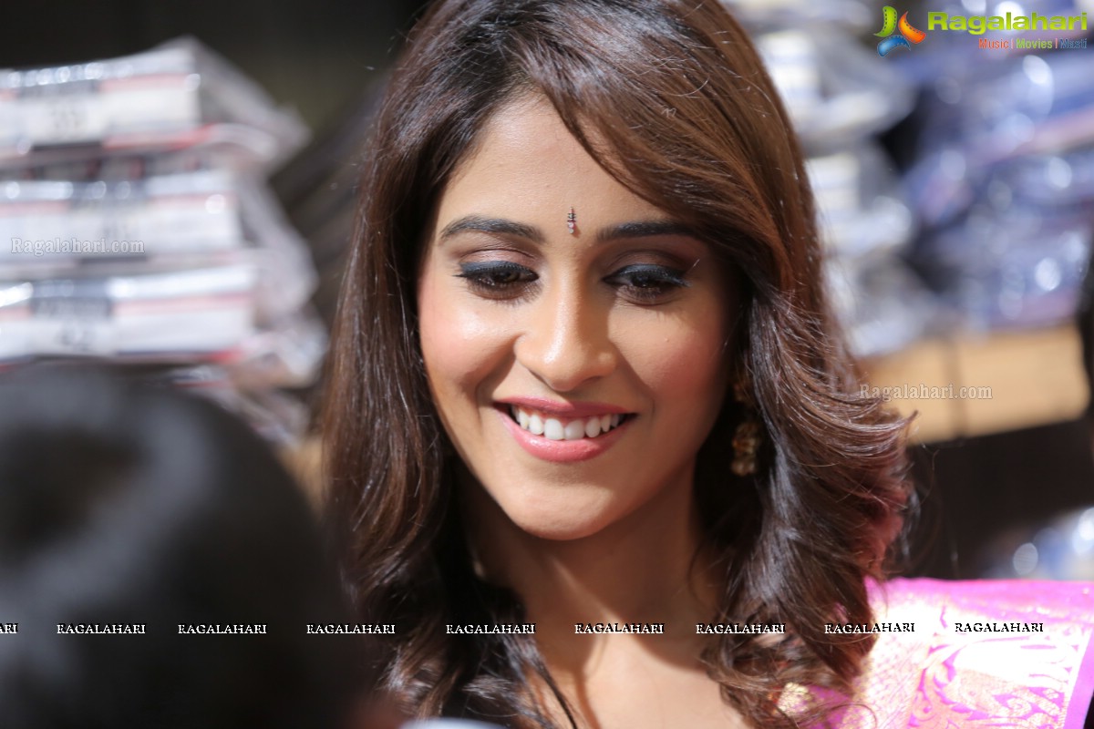 Actress Regina Cassandra launches Dress Circle Shopping Mall, Kadapa