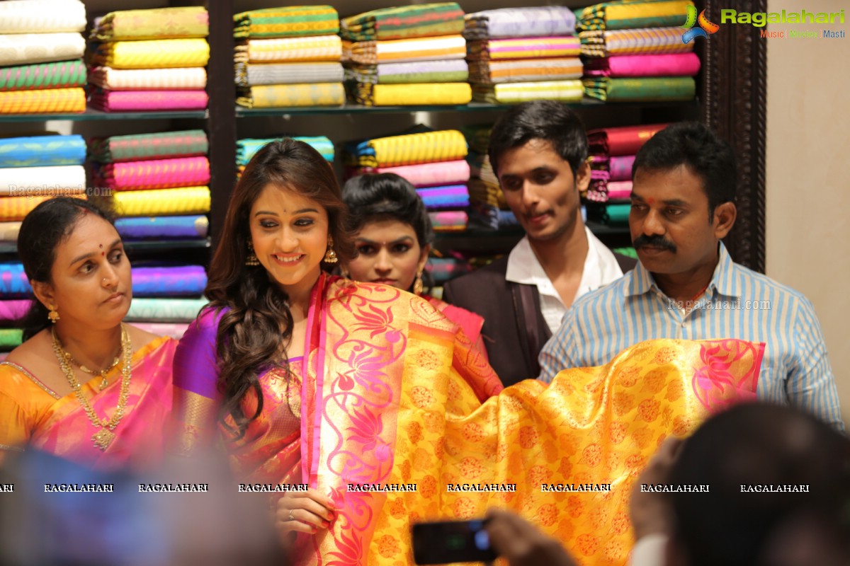 Actress Regina Cassandra launches Dress Circle Shopping Mall, Kadapa