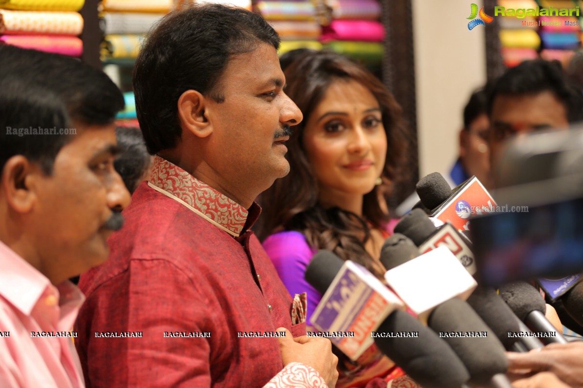 Actress Regina Cassandra launches Dress Circle Shopping Mall, Kadapa