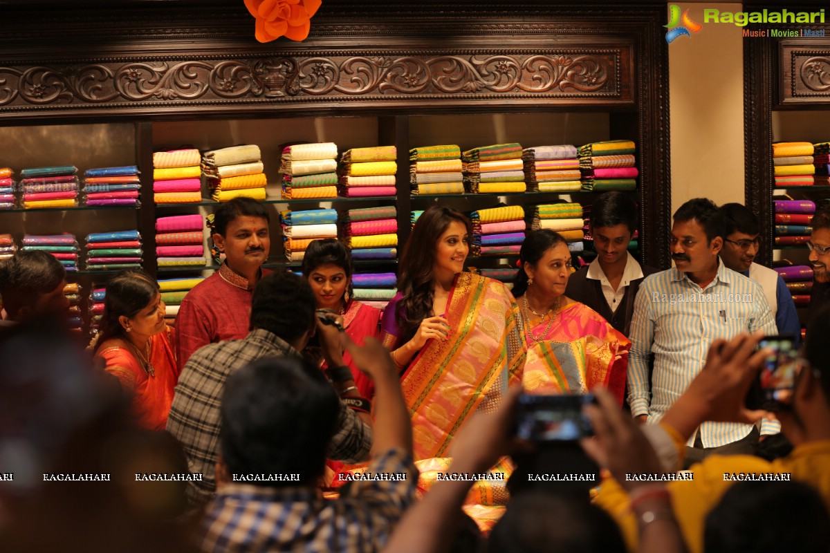 Actress Regina Cassandra launches Dress Circle Shopping Mall, Kadapa