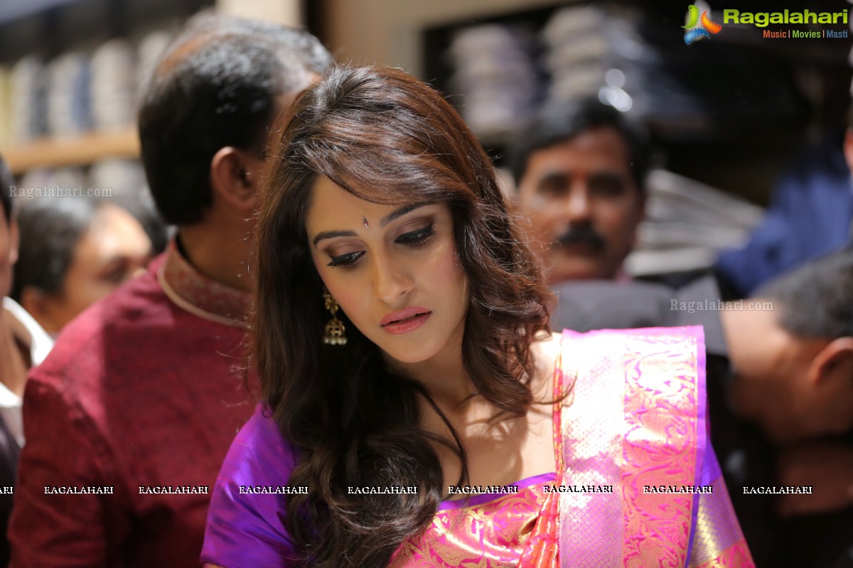 Actress Regina Cassandra launches Dress Circle Shopping Mall, Kadapa