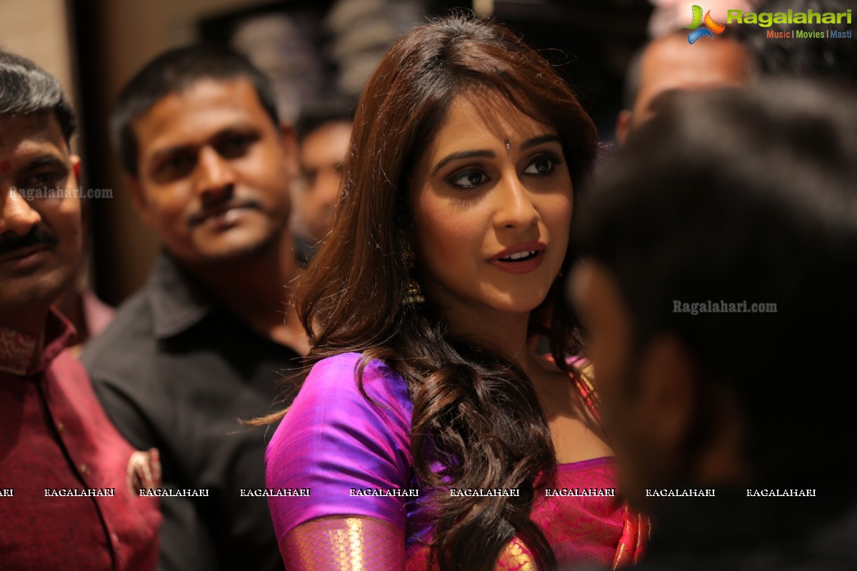 Actress Regina Cassandra launches Dress Circle Shopping Mall, Kadapa