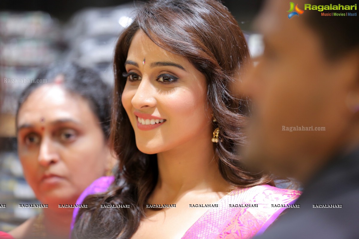 Actress Regina Cassandra launches Dress Circle Shopping Mall, Kadapa