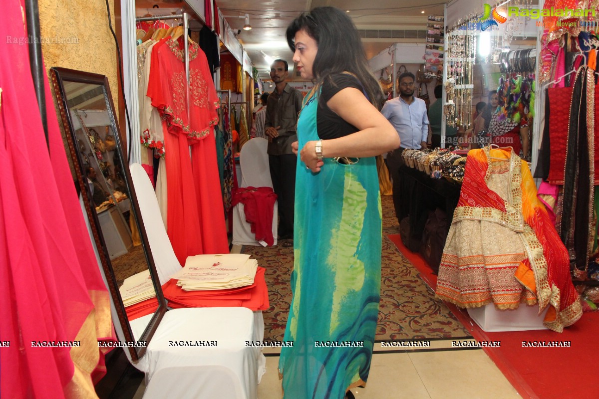 Sashi Nahata's Glitz and Glam Exhibition and Sale (Jan. 2016) at Taj Krishna