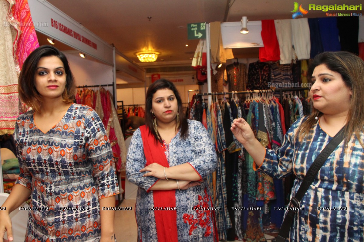 Sashi Nahata's Glitz and Glam Exhibition and Sale (Jan. 2016) at Taj Krishna