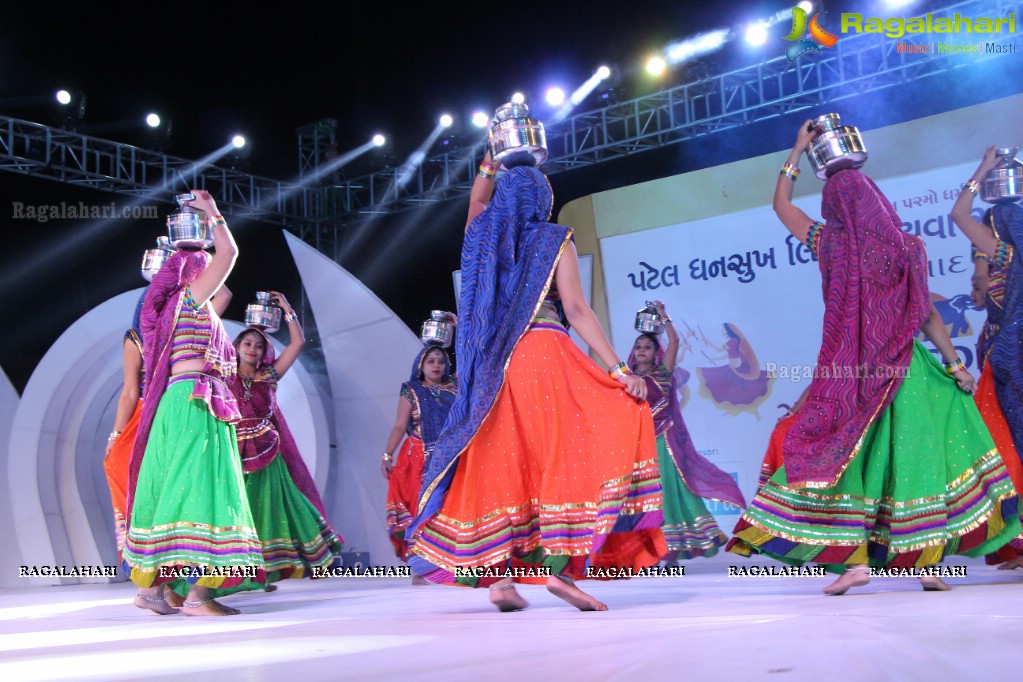 Biggest Dandiya/Garba Competition at Yuva Olympiad 2016