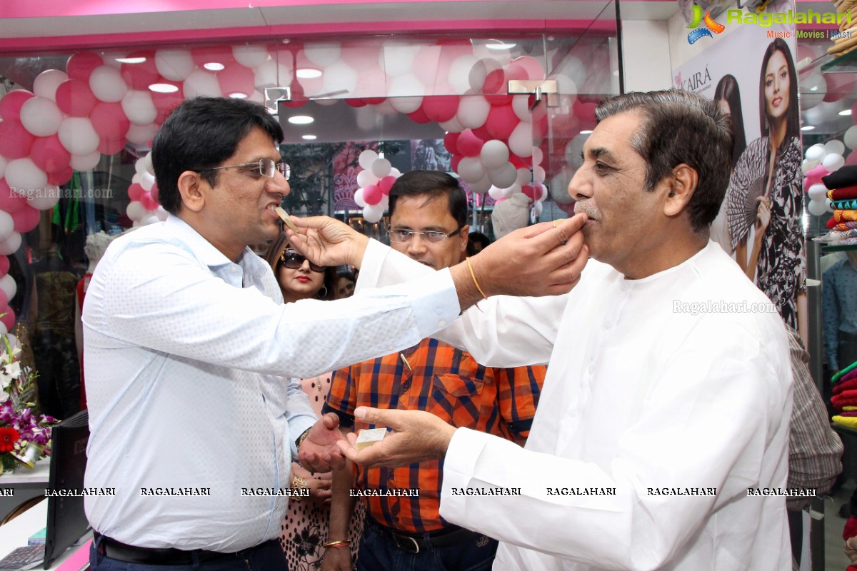 Actress Akshita inaugurates Kaira Showroom at Charminar, Hyderabad