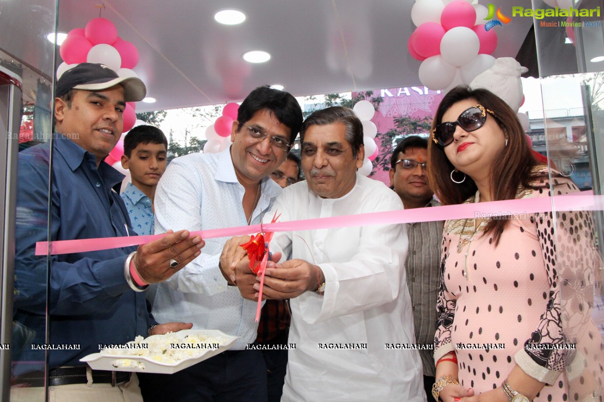 Actress Akshita inaugurates Kaira Showroom at Charminar, Hyderabad