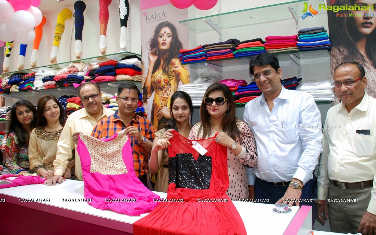 Actress Akshita inaugurates Kaira Showroom at Charminar, Hyderabad