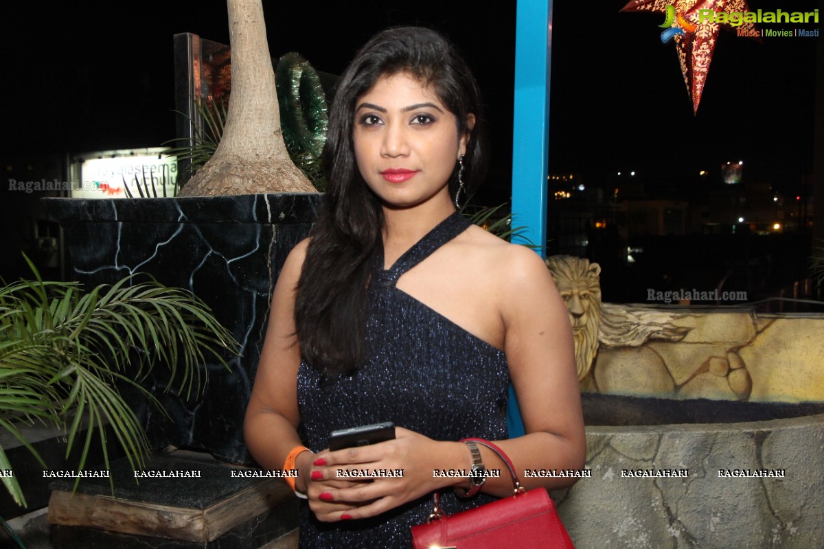 Kashish Anand Birthday Bash at Cocktails Lounge, Hyderabad