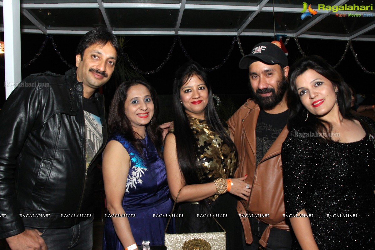 Kashish Anand Birthday Bash at Cocktails Lounge, Hyderabad