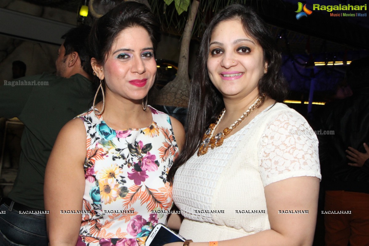 Kashish Anand Birthday Bash at Cocktails Lounge, Hyderabad