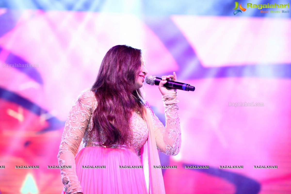 Shreya Ghoshal-Live In Concert by Deepshikha Mahila Club at Fort Grand, Hyderabad