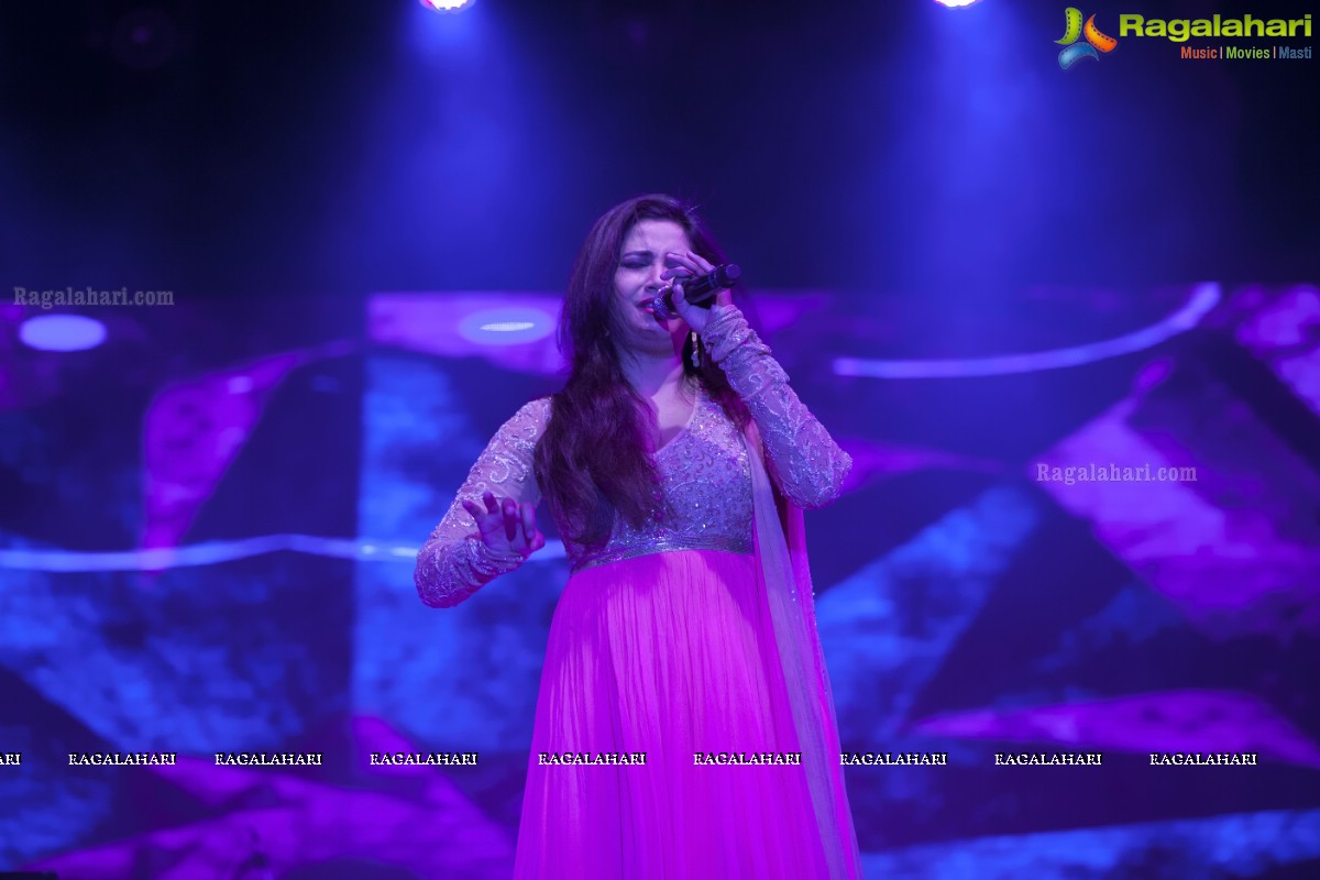 Shreya Ghoshal-Live In Concert by Deepshikha Mahila Club at Fort Grand, Hyderabad