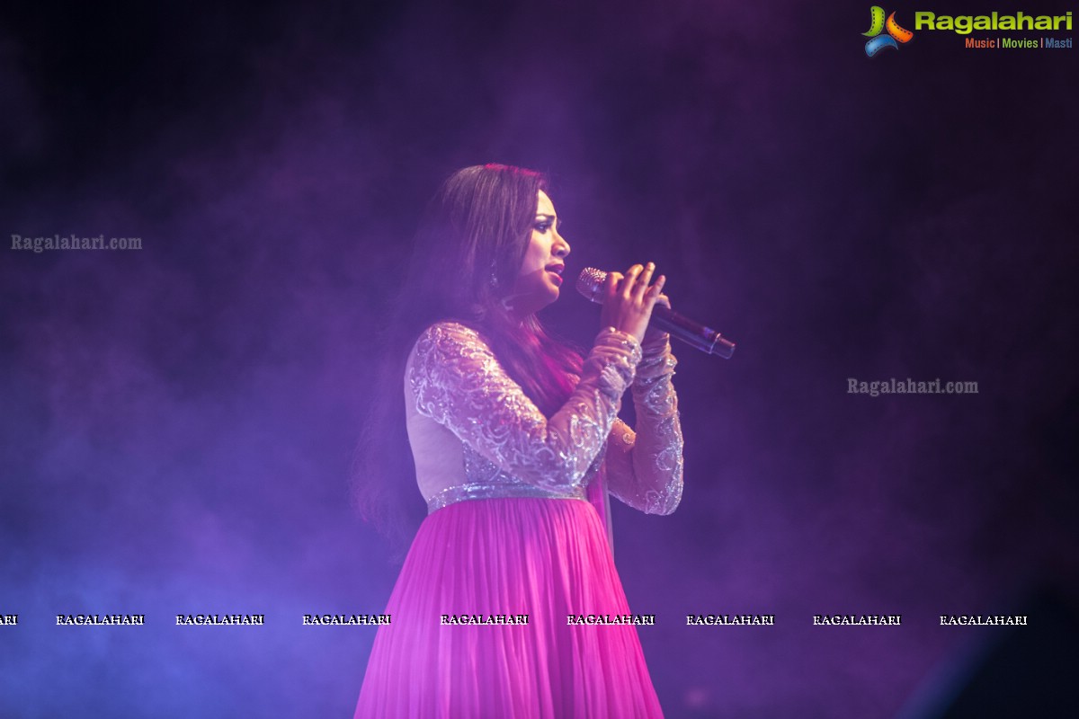 Shreya Ghoshal-Live In Concert by Deepshikha Mahila Club at Fort Grand, Hyderabad