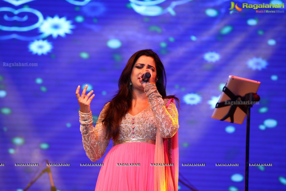 Shreya Ghoshal-Live In Concert by Deepshikha Mahila Club at Fort Grand, Hyderabad